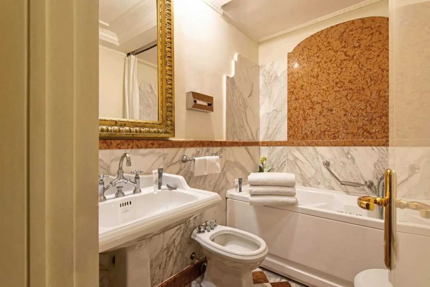 Atlante Star Hotel BATHROOM