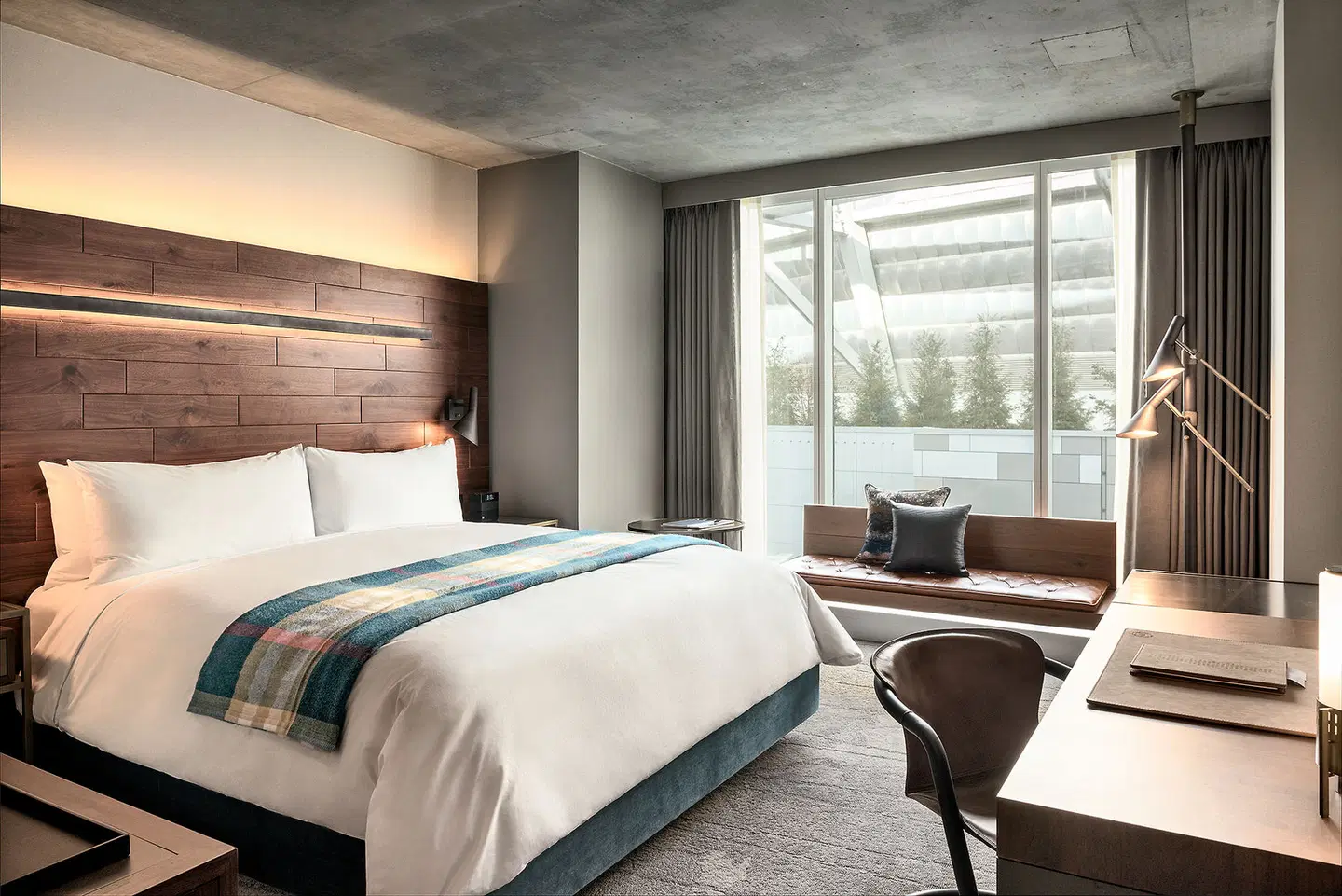 the DOUGLAS, Autograph Collection ROOM_EXAMPLE