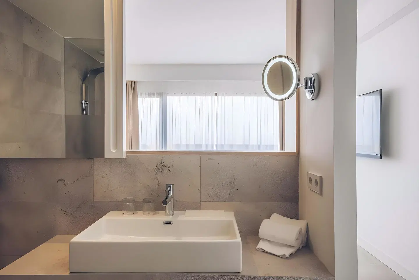 AYA Seahotel BATHROOM