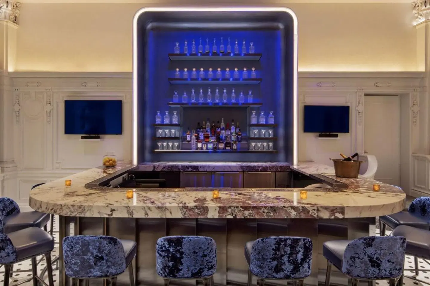 The Algonquin Hotel Times Square, Autograph Collection Bar