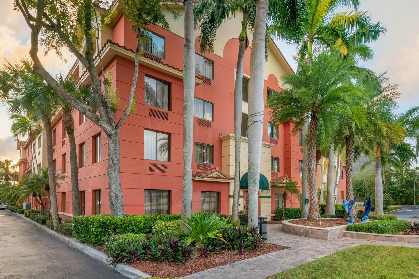 Best Western Plus Palm Beach Gardens Hotel & Suites and Conference Ct EXTERIOR