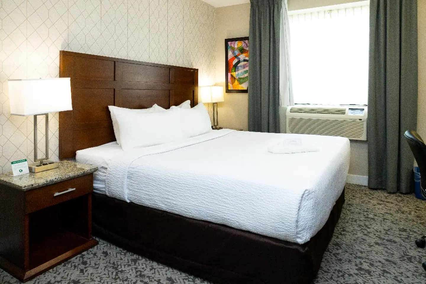 Quality Inn & Suites Downtown Vancouver ROOM_EXAMPLE