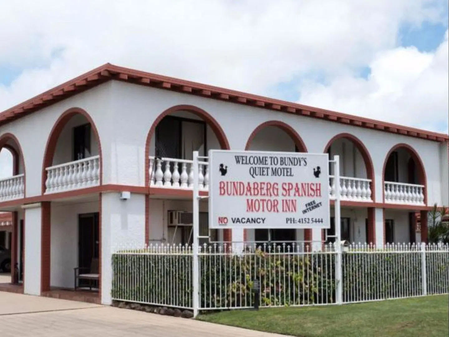 Bundaberg Spanish Motor Inn EXTERIOR