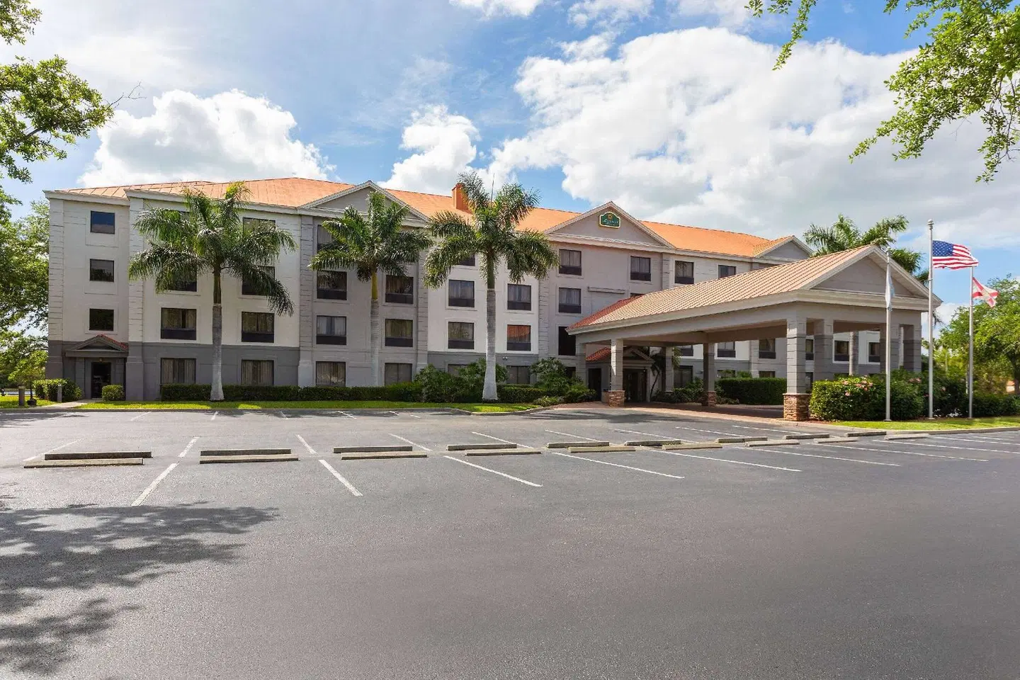 La Quinta Inn & Suites by Wyndham Bonita Springs Naples N. EXTERIOR