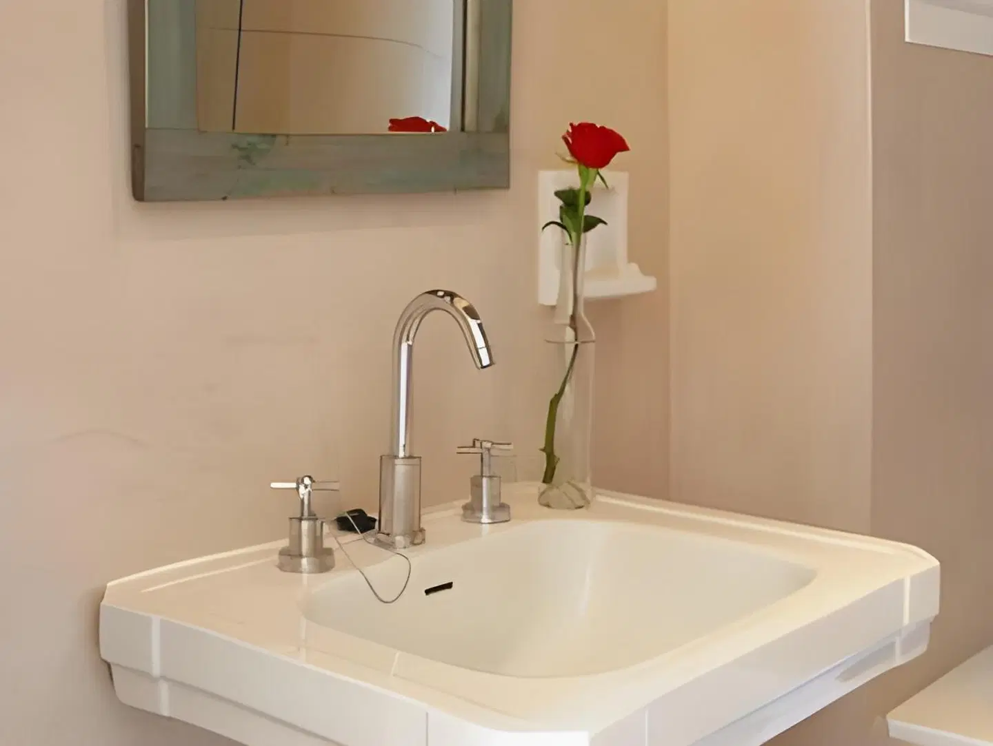 Hostal Spa Empúries BATHROOM