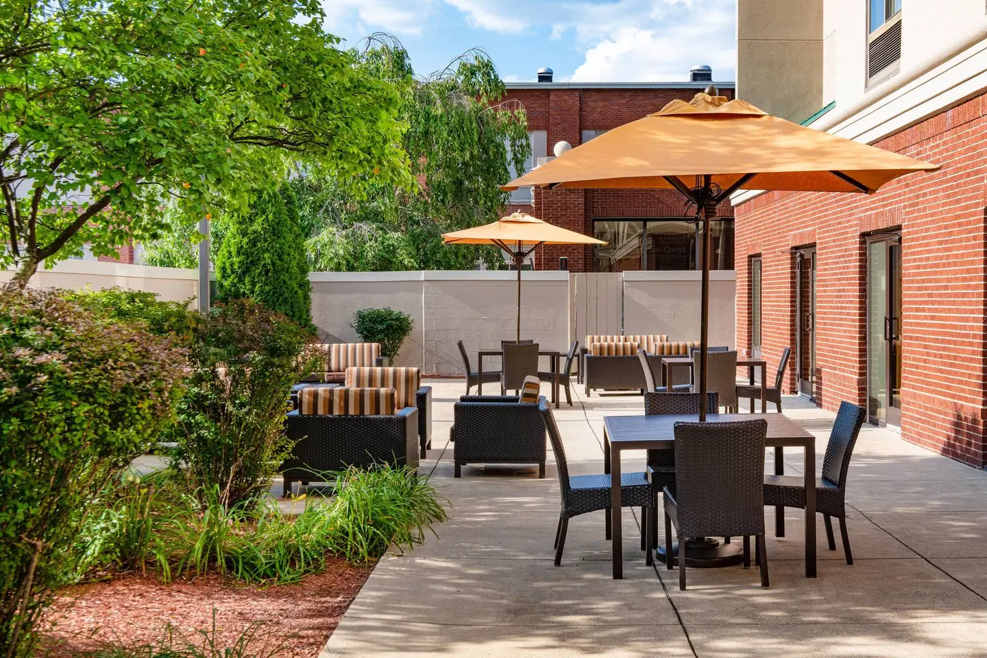 Courtyard by Marriott Bloomington Terrasse