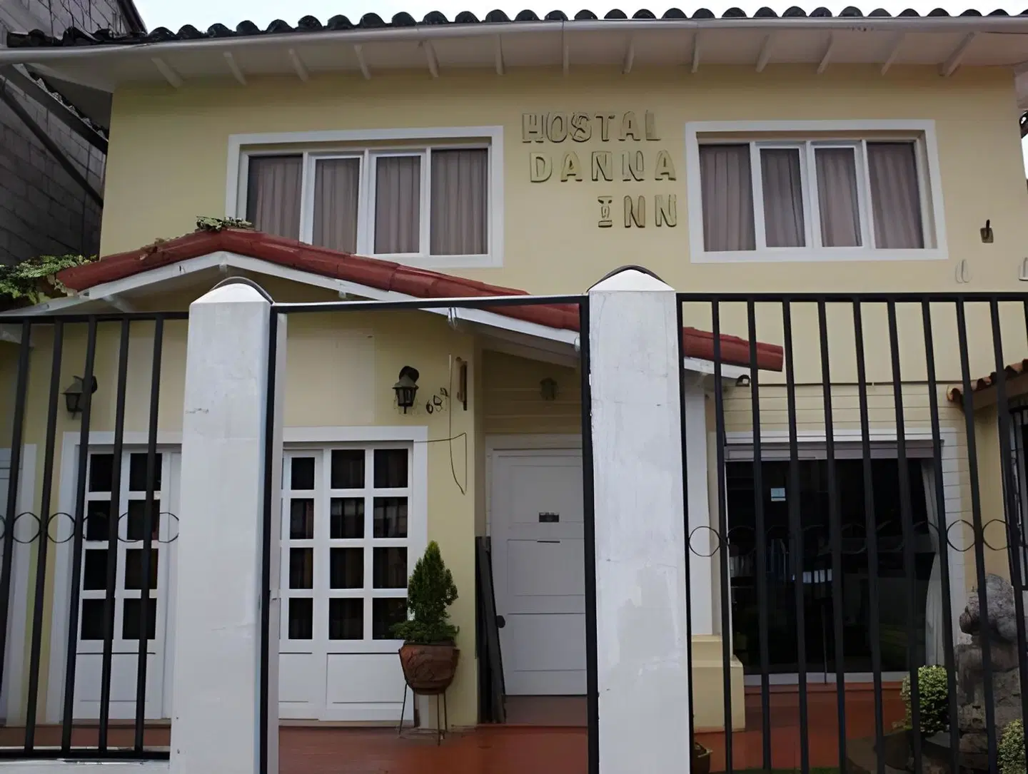 Hostal Danna Inn EXTERIOR