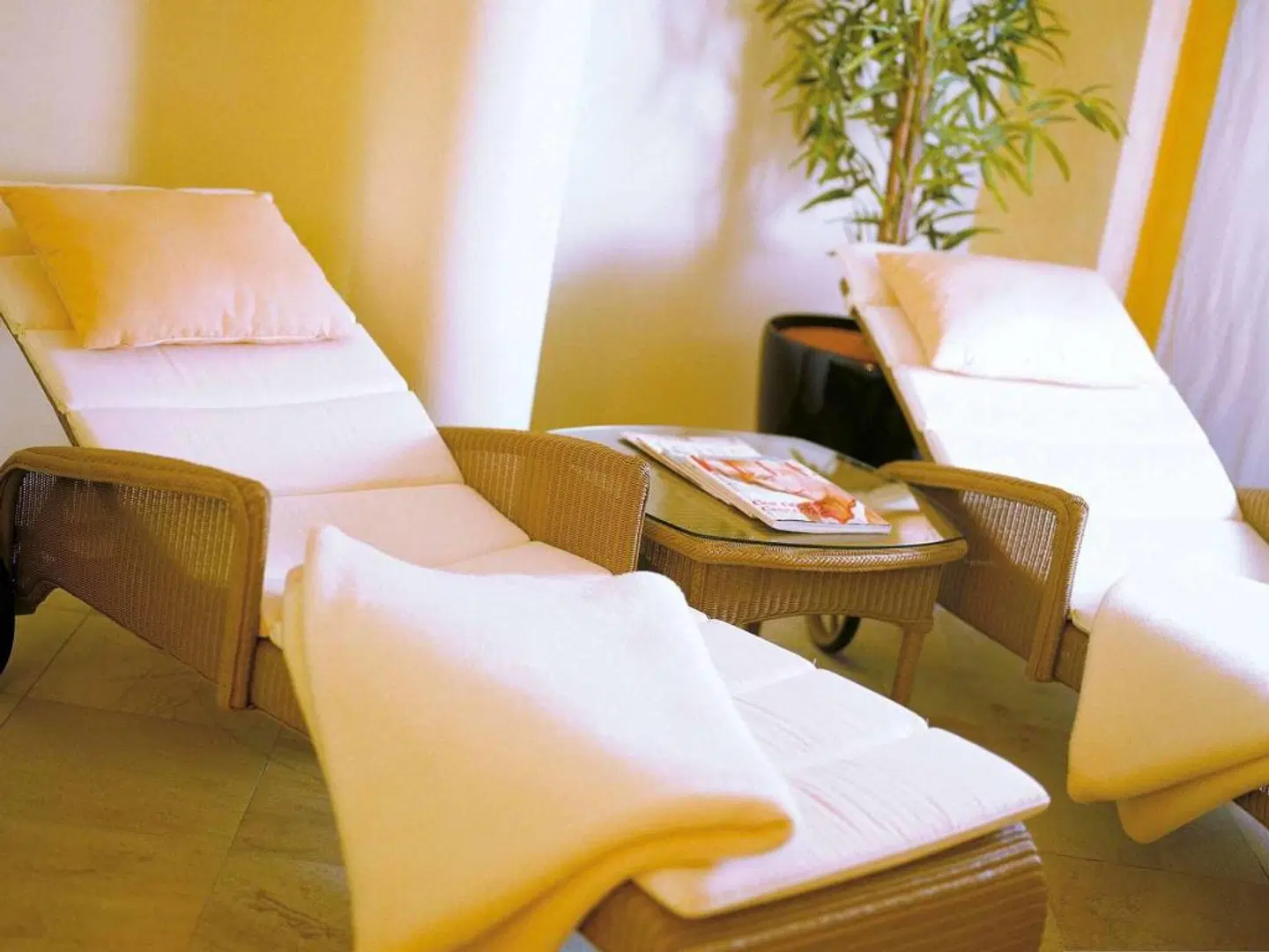 Falkenstein Grand, Autograph Collection ROOM_EXAMPLE