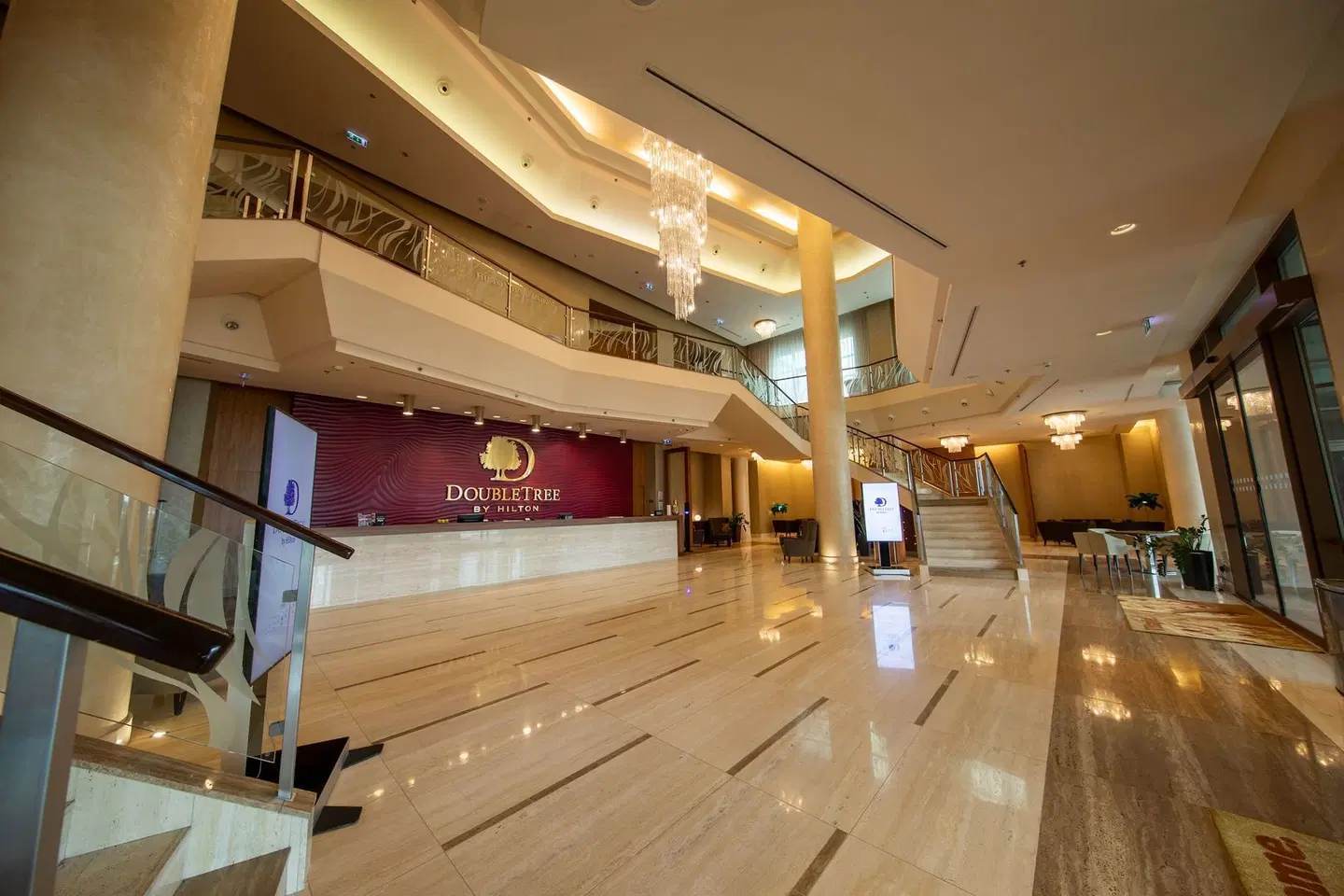 DoubleTree by Hilton Hotel Bratislava LOUNGE_LOBBY