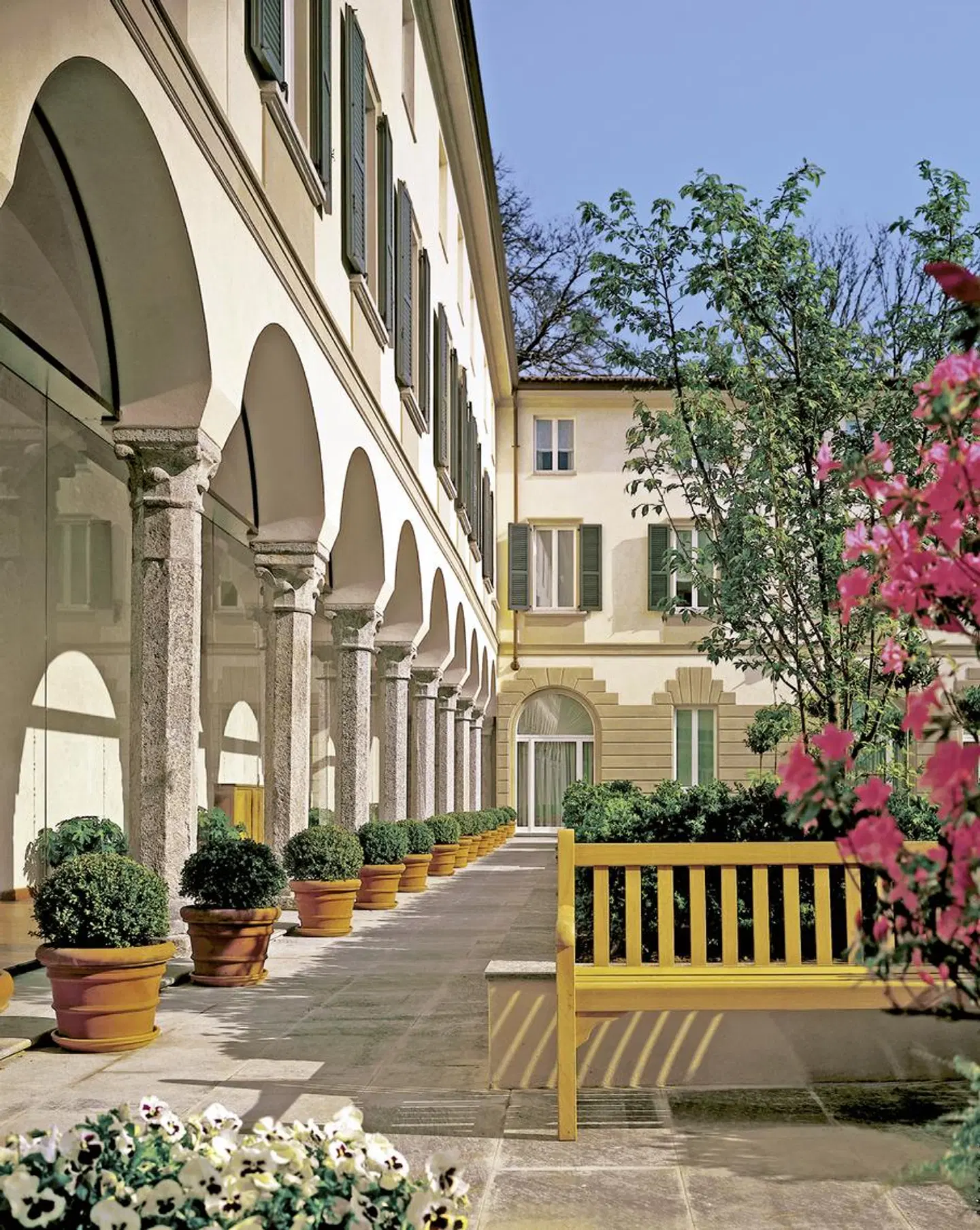 Four Seasons Hotel Milano EXTERIOR