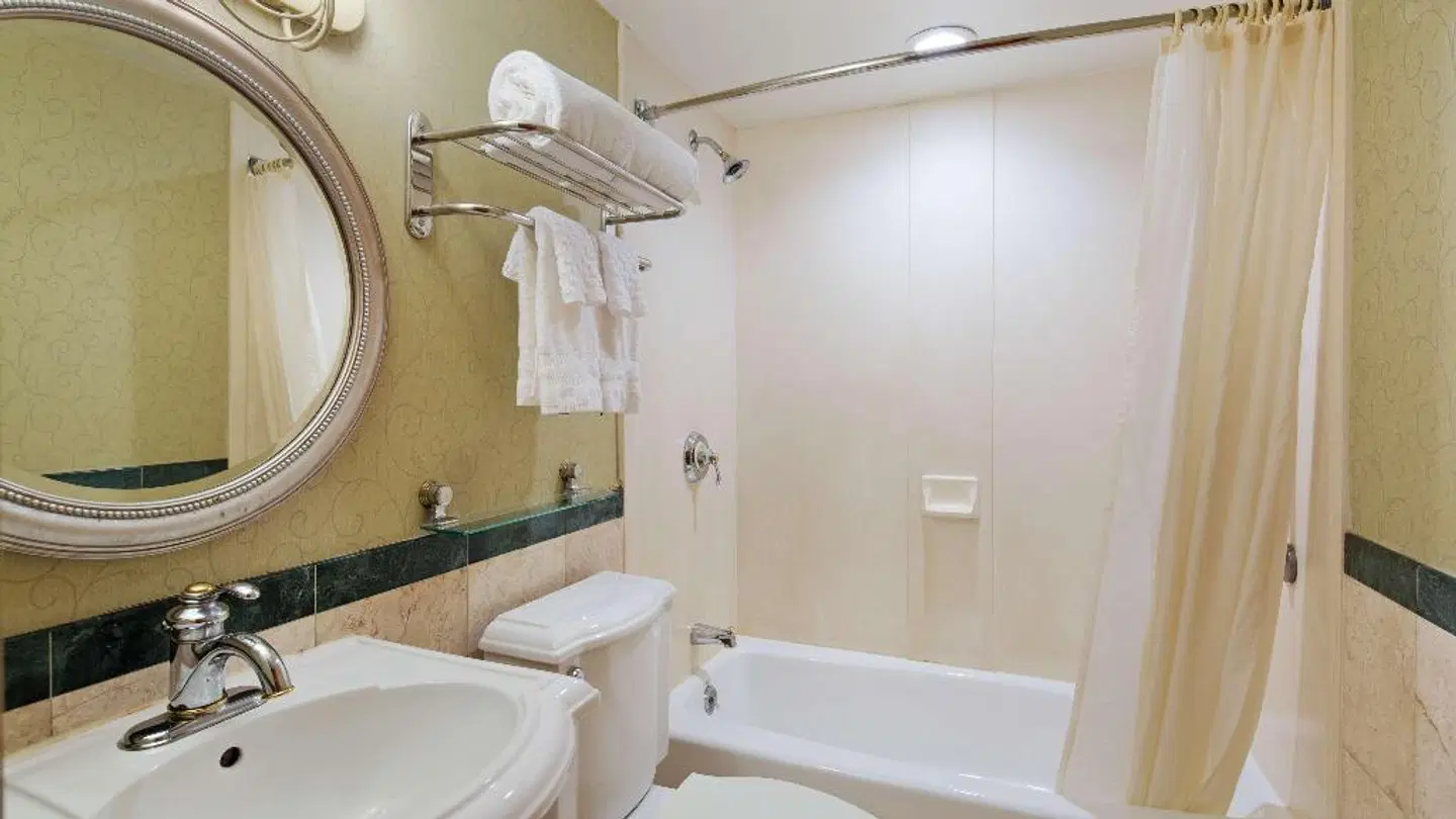 Best Western Queens Court Badezimmer