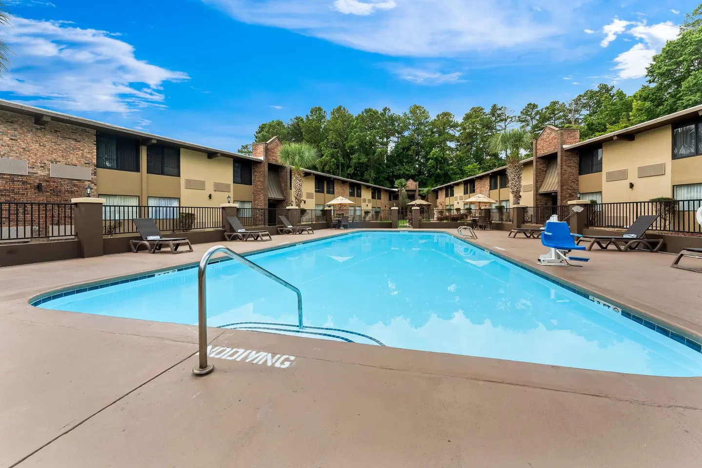 Best Western Riverside Inn OUTDOOR_POOL
