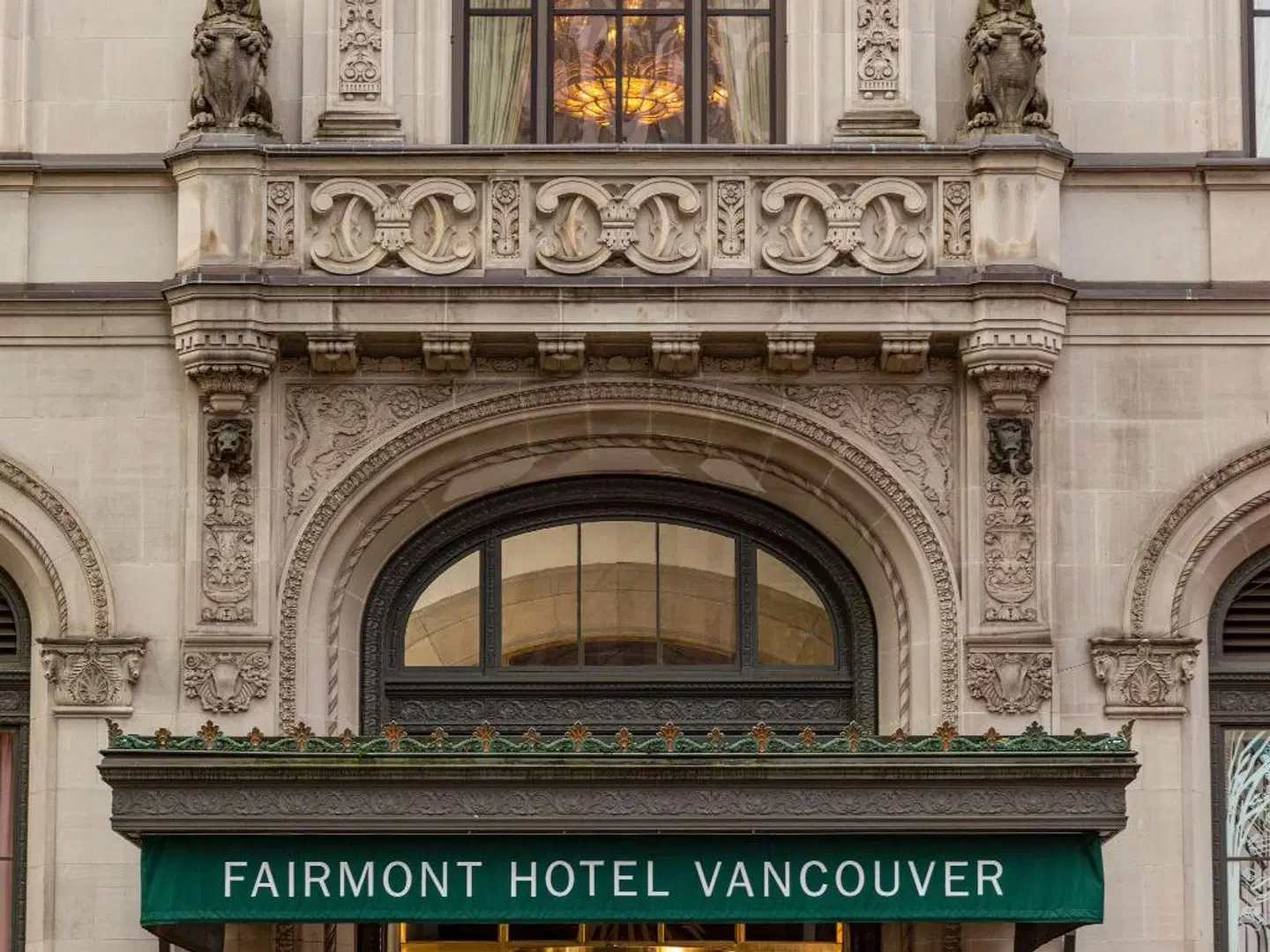 Fairmont Hotel Vancouver EXTERIOR