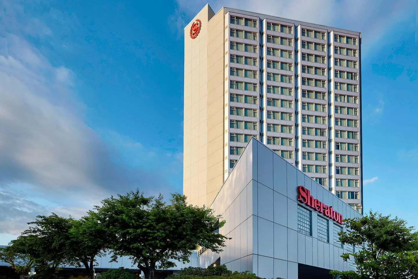 Sheraton Vancouver Guildford Hotel EXTERIOR