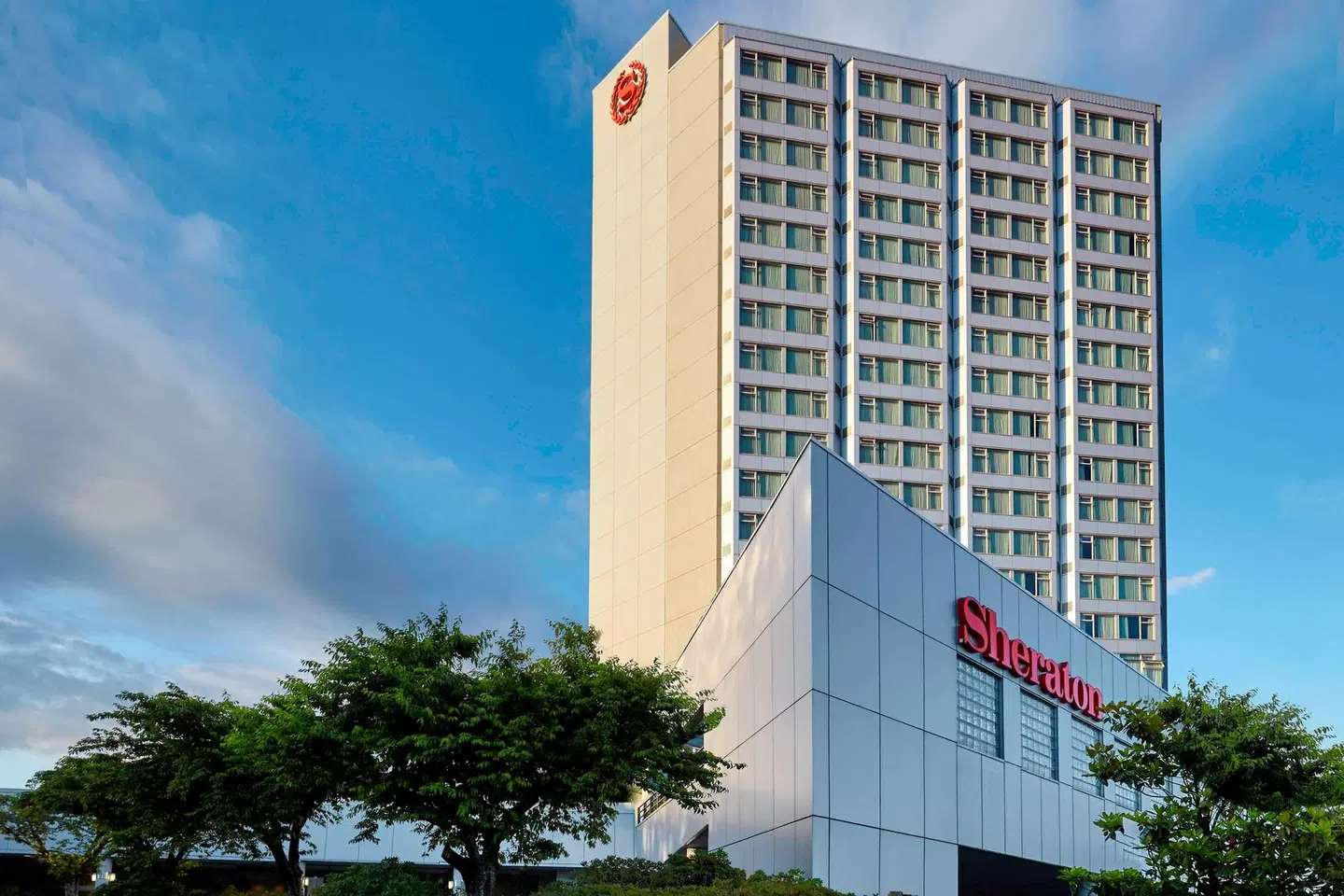 Sheraton Vancouver Guildford Hotel EXTERIOR