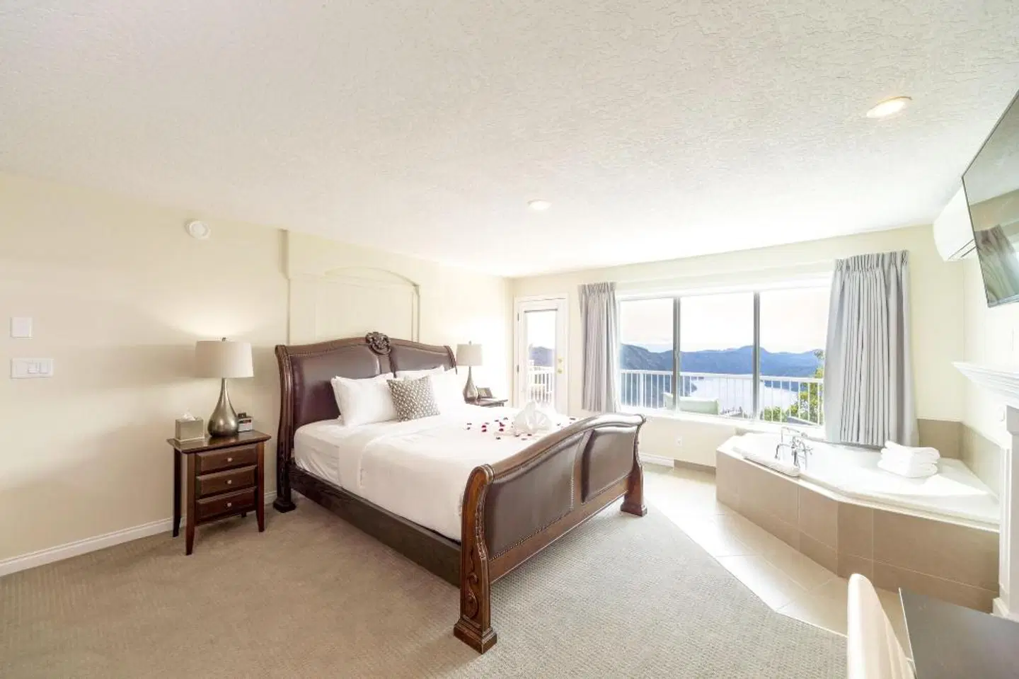 Villa Eyrie Resort ROOM_EXAMPLE