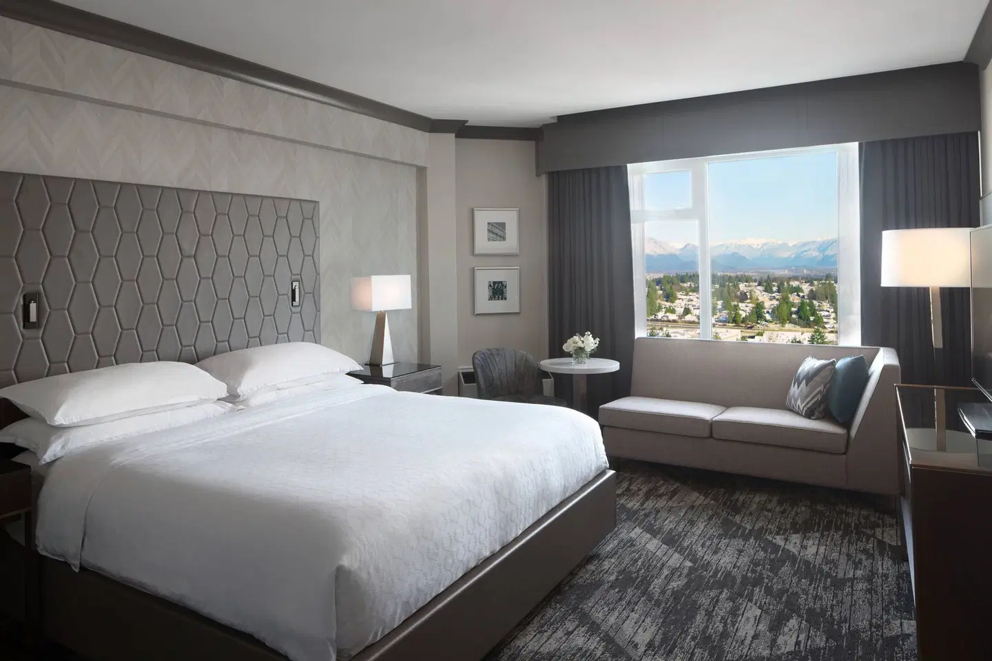 Sheraton Vancouver Guildford Hotel ROOM_EXAMPLE