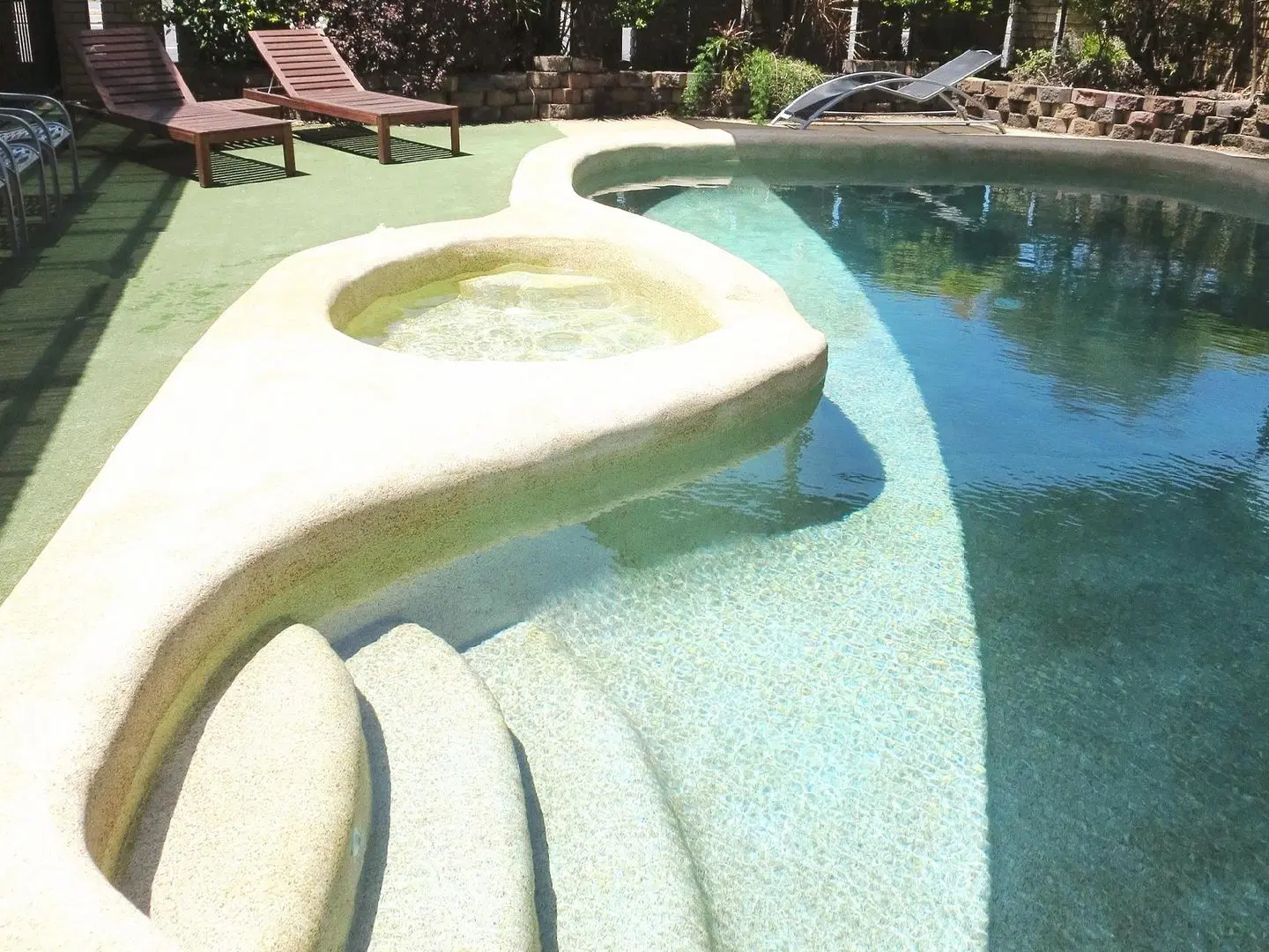 Mackay Motor Inn OUTDOOR_POOL