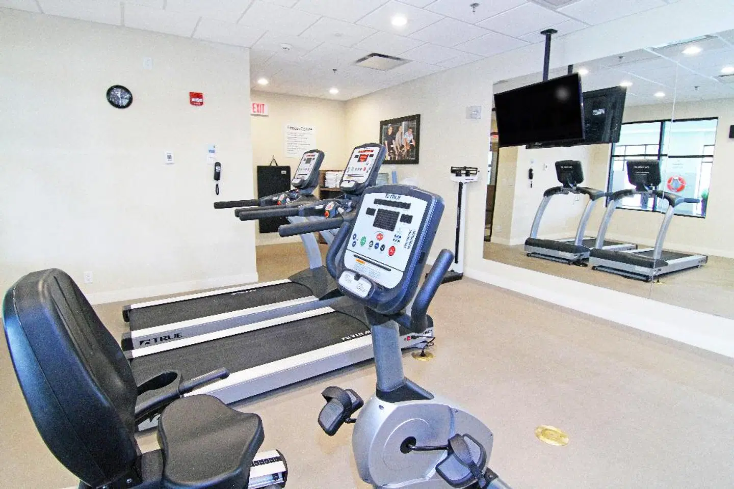 Holiday Inn Express & Suites Calgary NW - University Area SPORTS_AND_LEISURE