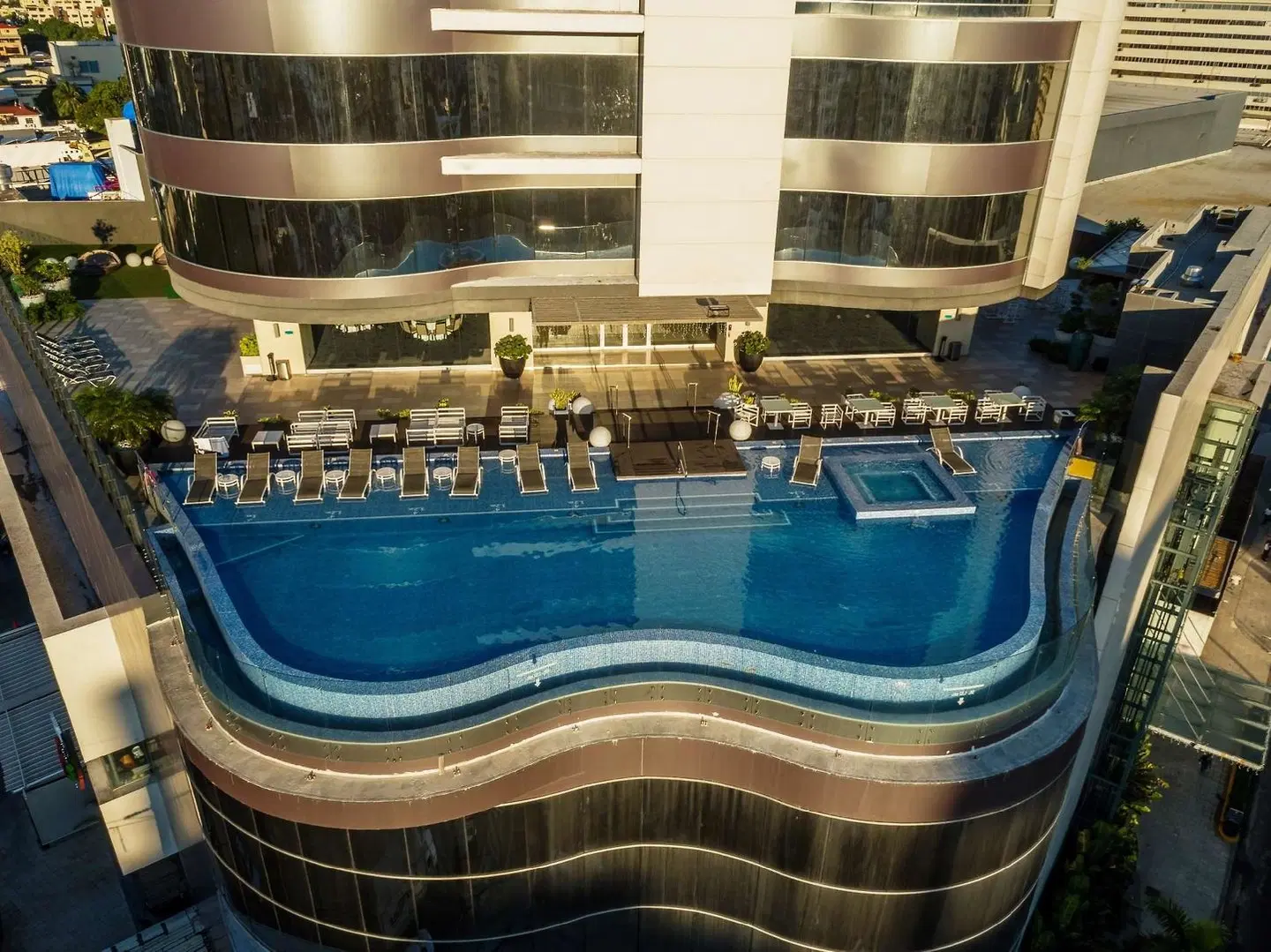 Embassy Suites by Hilton Santo Domingo OUTDOOR_POOL