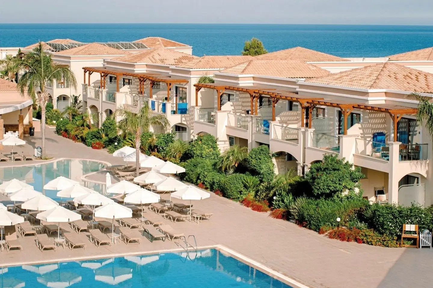 Mythos Beach Resort EXTERIOR