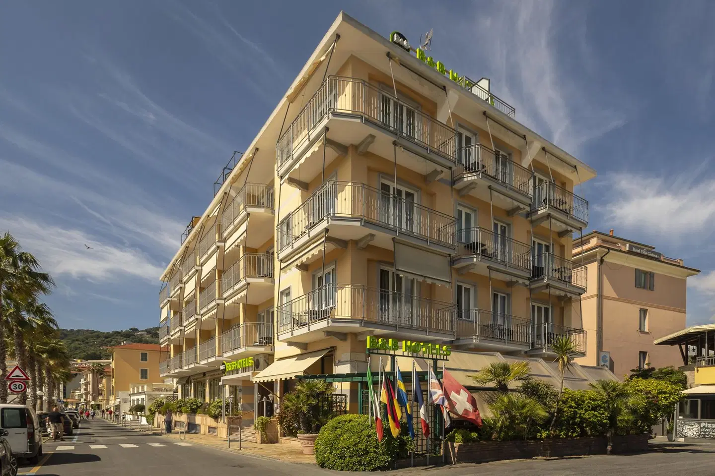 B&B Hotel Diano Marina Palace EXTERIOR