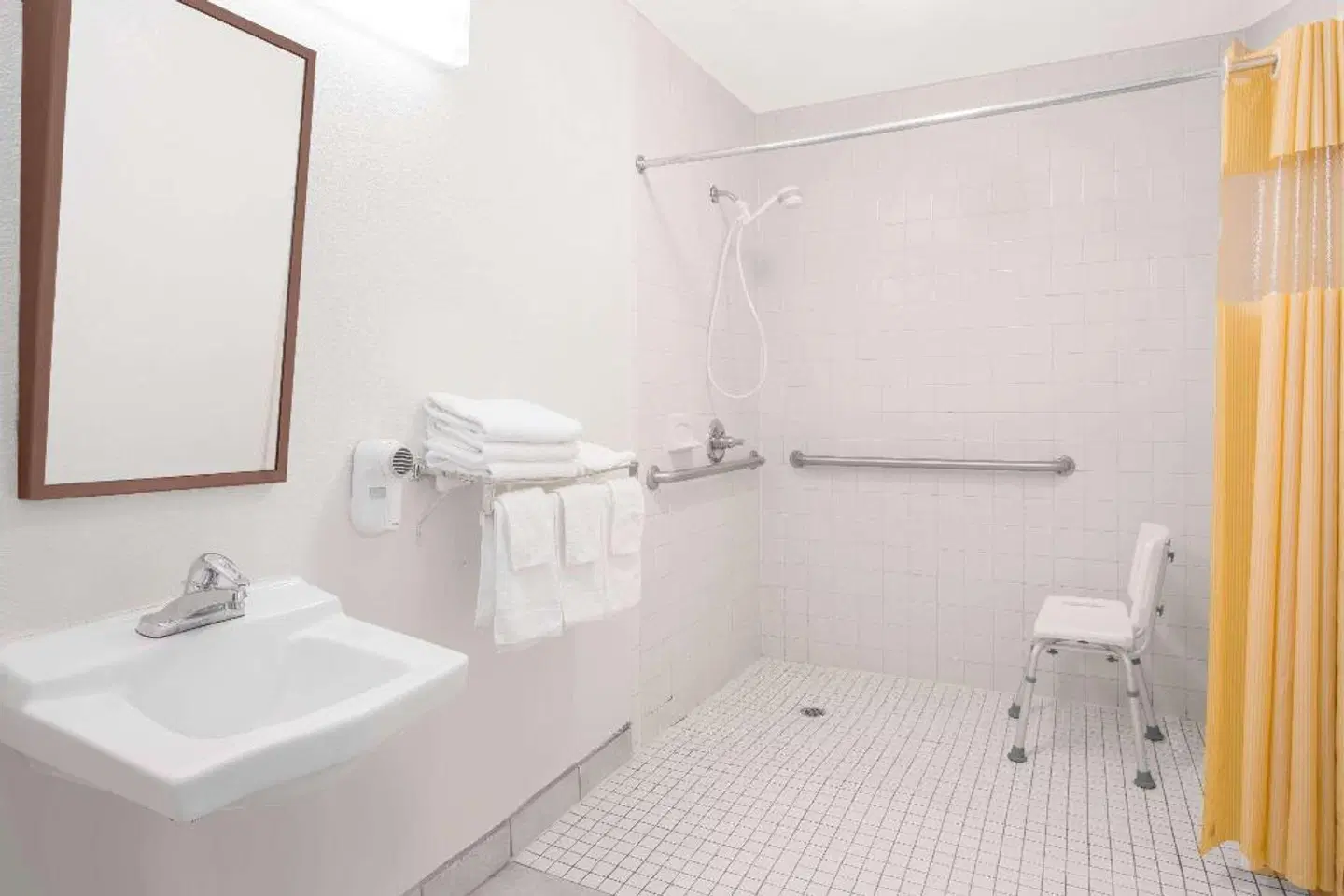 Days Inn by Wyndham Milledgeville Badezimmer