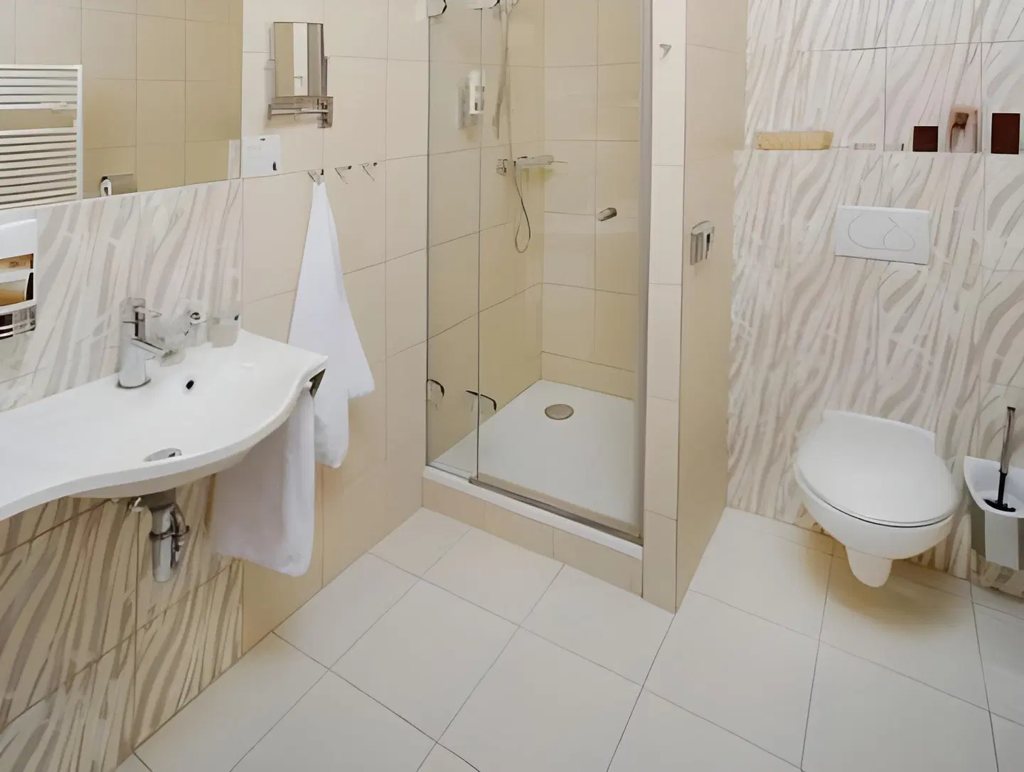 1. Republic Hotel BATHROOM