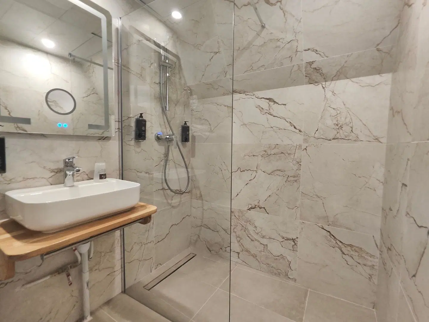 55 Hôtel Montparnasse Badezimmer