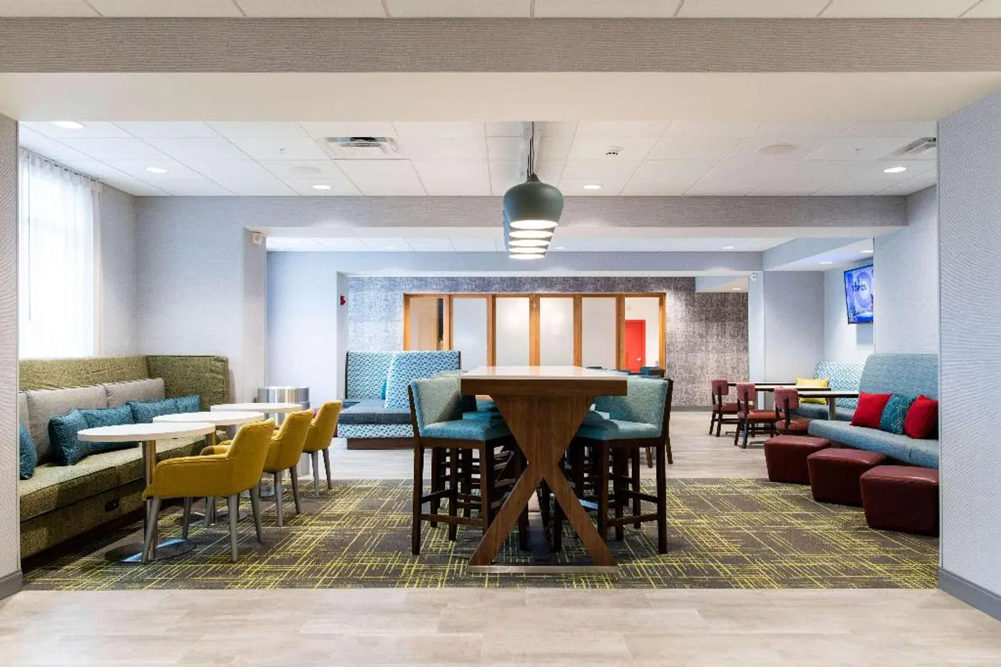 Hampton Inn Paris Bar