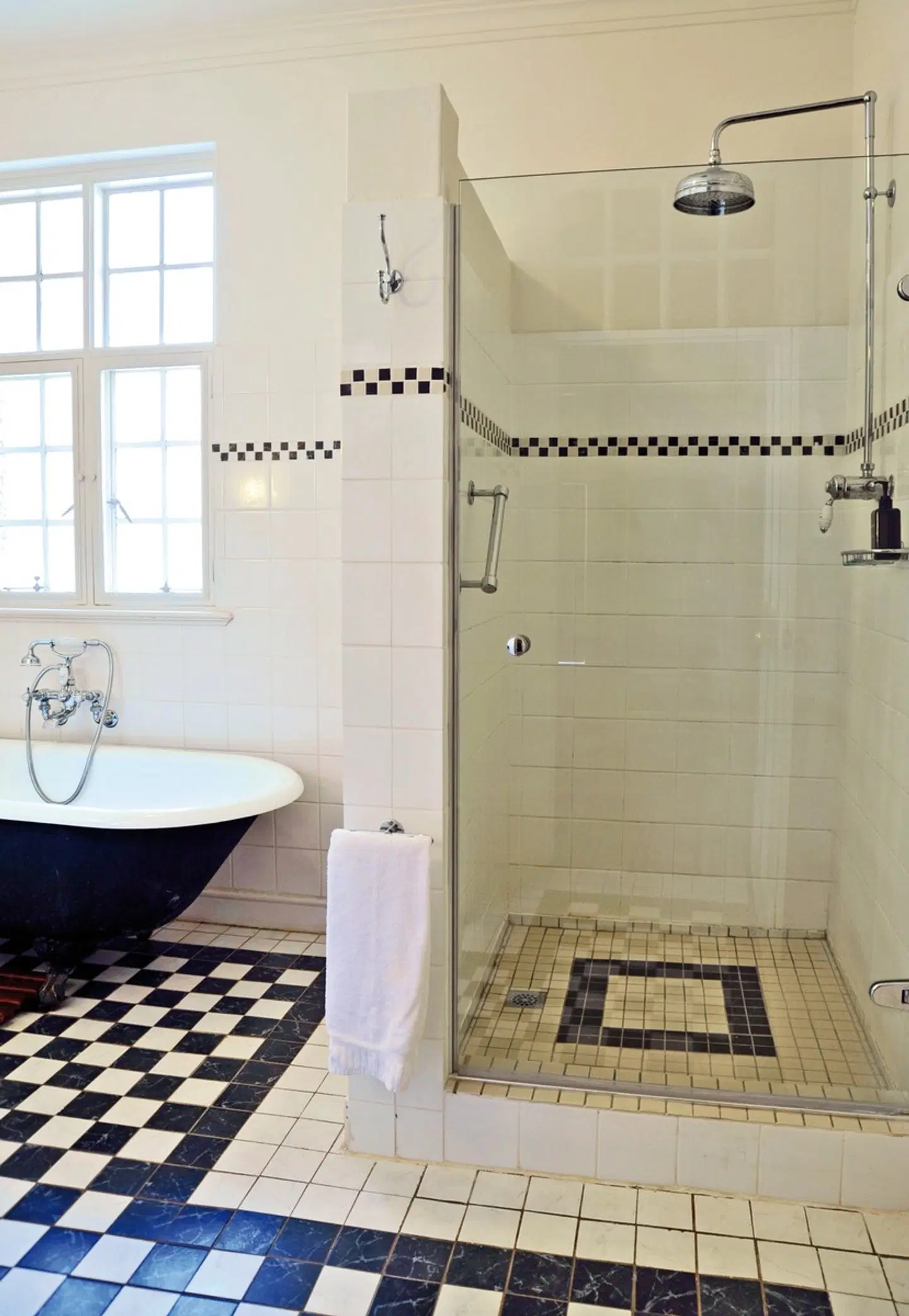 The Victoria Falls Hotel BATHROOM