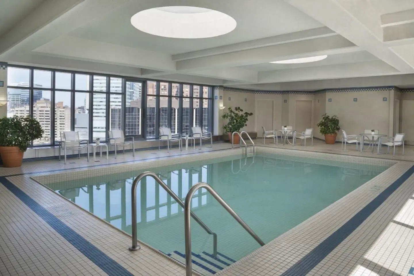 Marriott Downtown at CF Toronto Eaton Centre Hallenbad