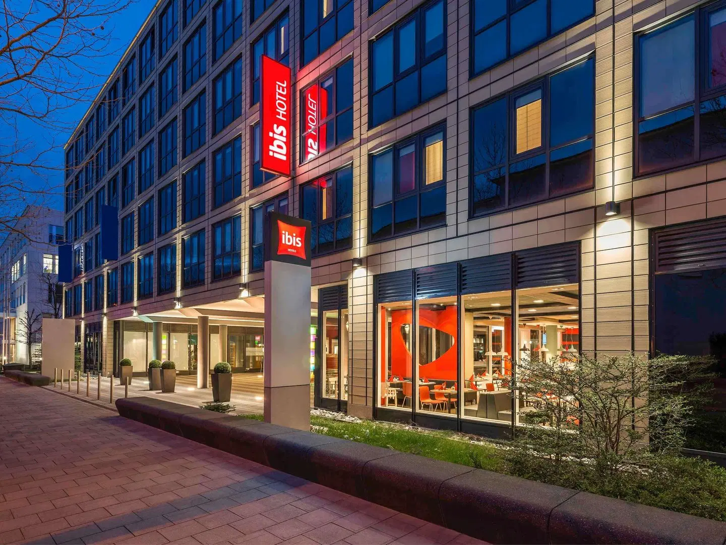 ibis Muenchen Parkstadt Schwabing EXTERIOR
