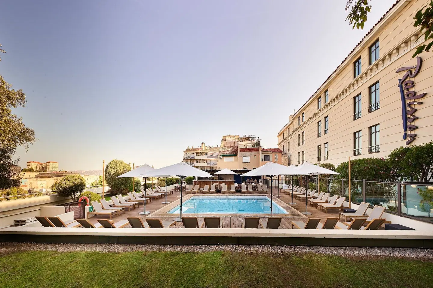 Radisson Blu Marseille Vieux Port EXTERIOR