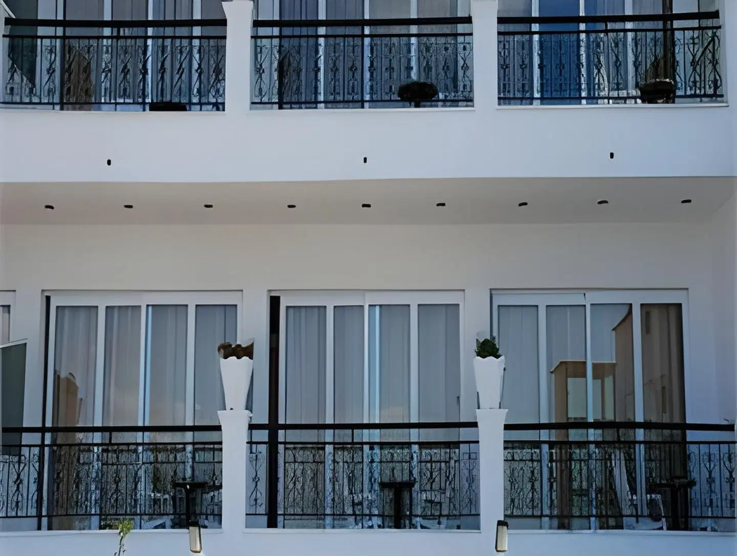 Aloha Hotel EXTERIOR