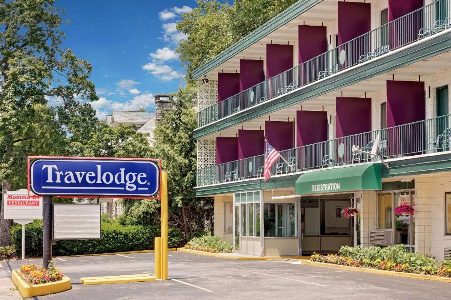 Travelodge by Wyndham Chambersburg EXTERIOR