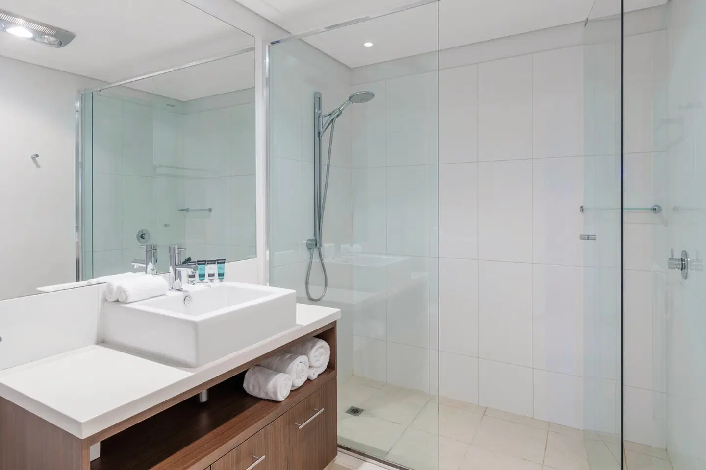 Nesuto Geraldton Apartment Hotel Badezimmer