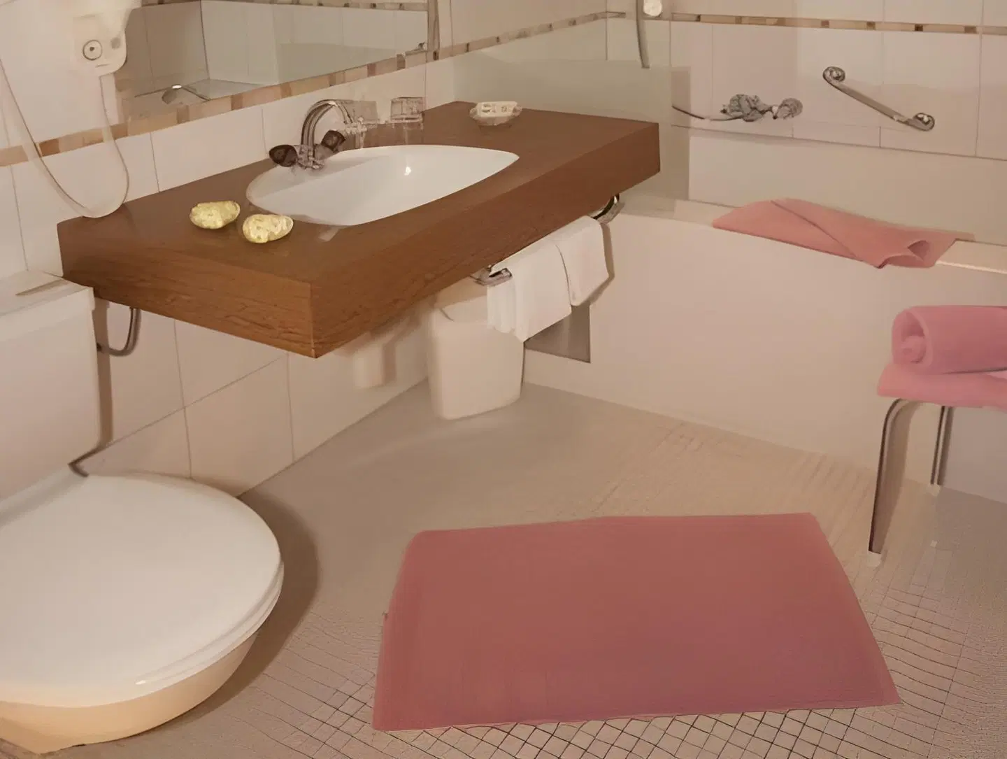 Hotel Montfort Badezimmer