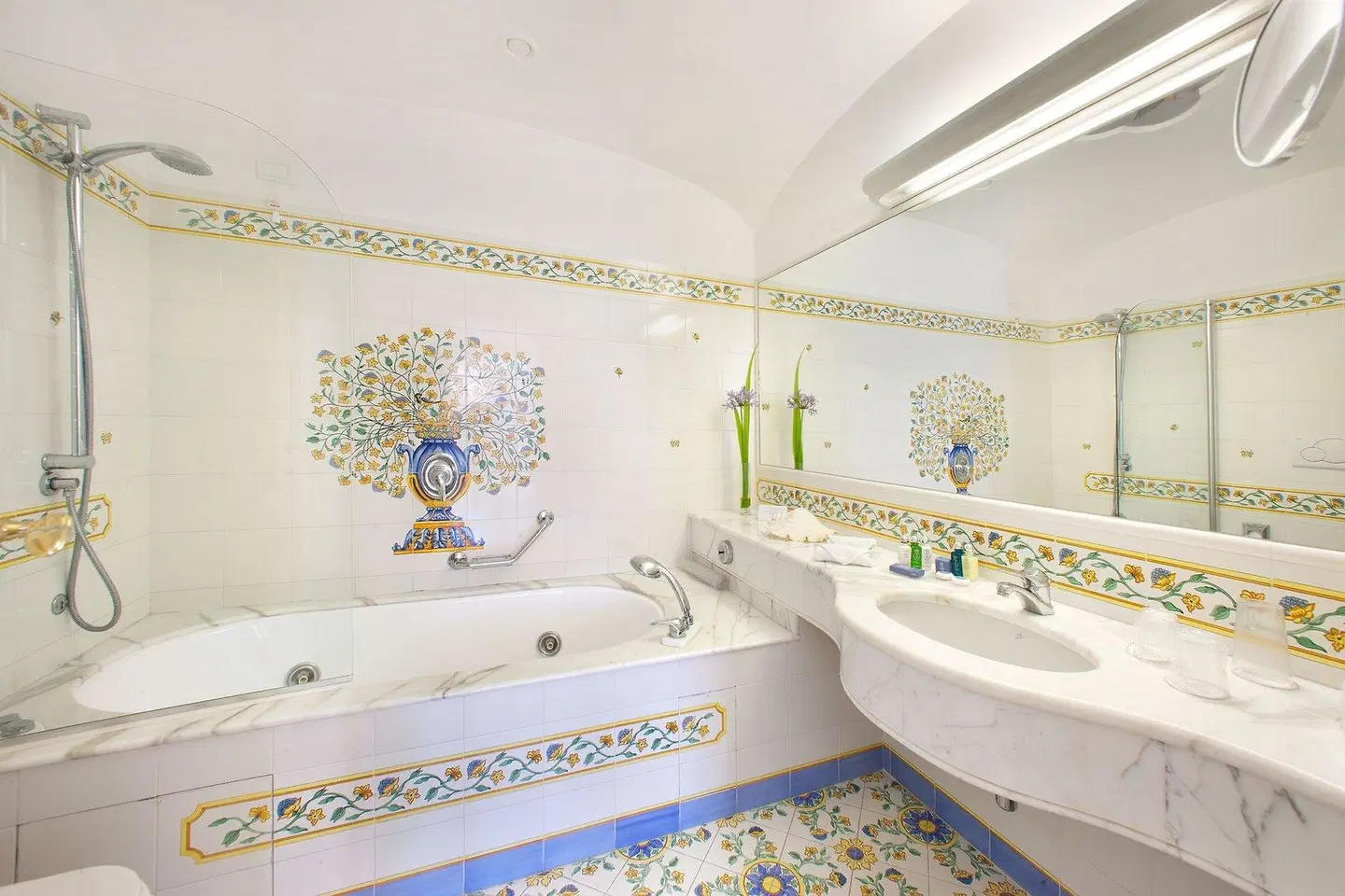 Grand Hotel La Favorita Badezimmer