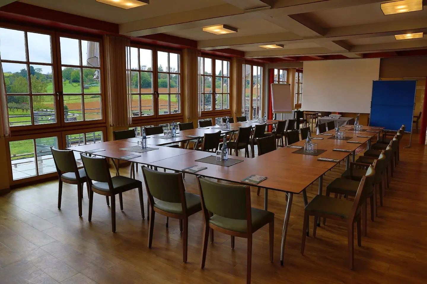 Wo der Hahn kräht CONFERENCE