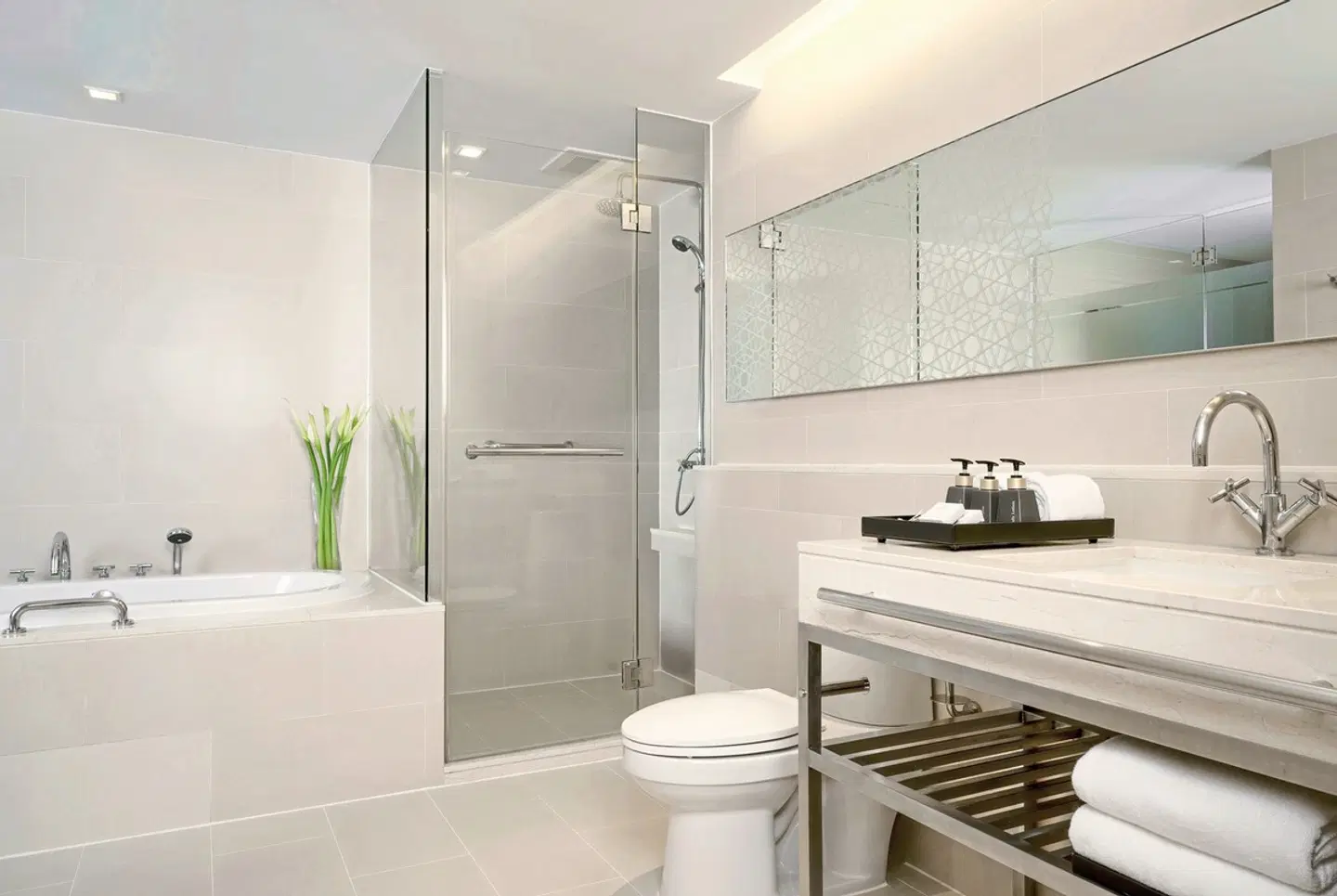 JC Kevin Sathorn Bangkok Hotel BATHROOM