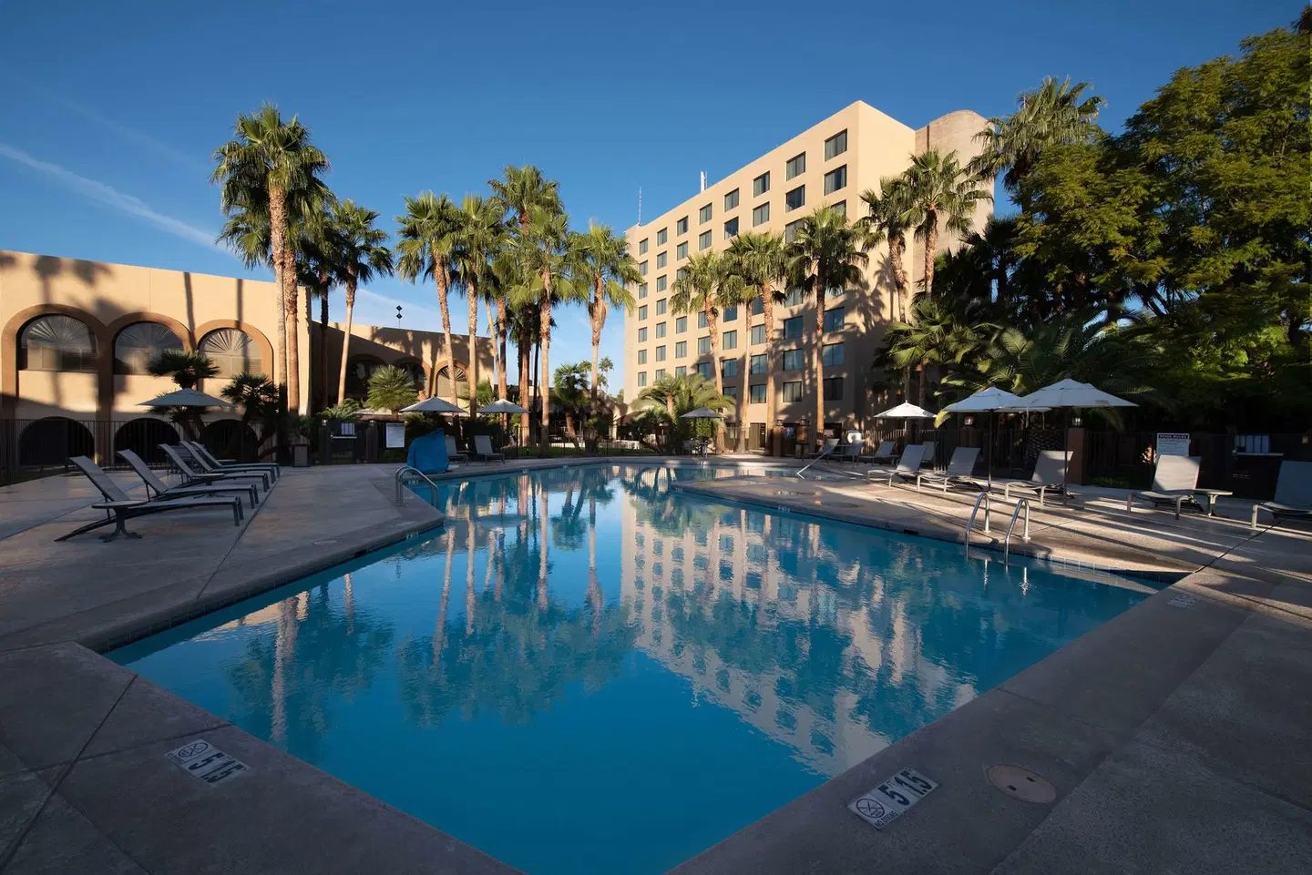 DoubleTree by Hilton Tucson-Reid Park OUTDOOR_POOL