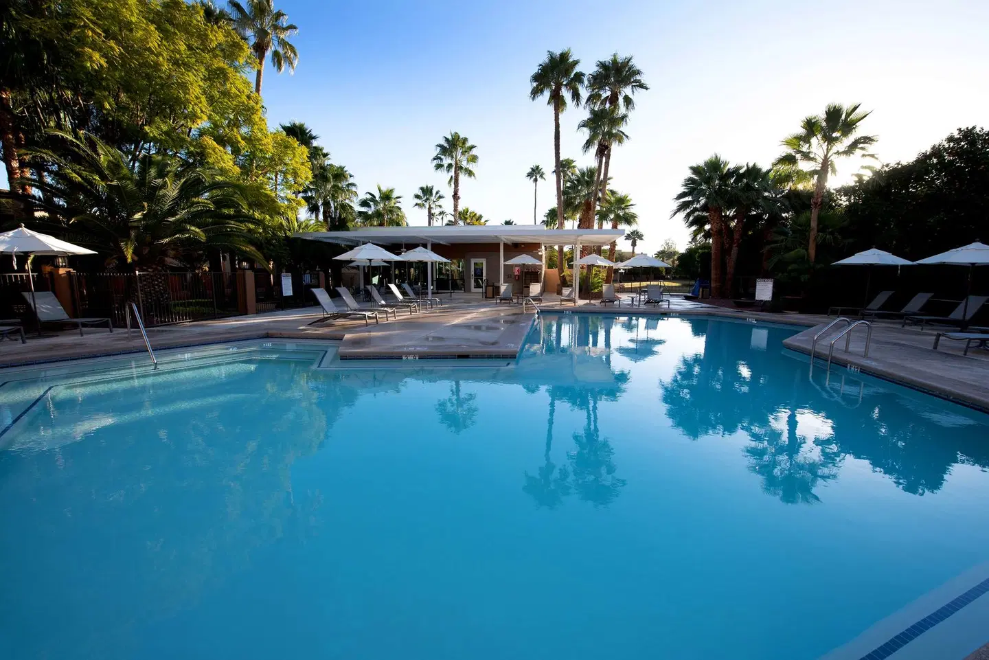 DoubleTree by Hilton Tucson-Reid Park OUTDOOR_POOL