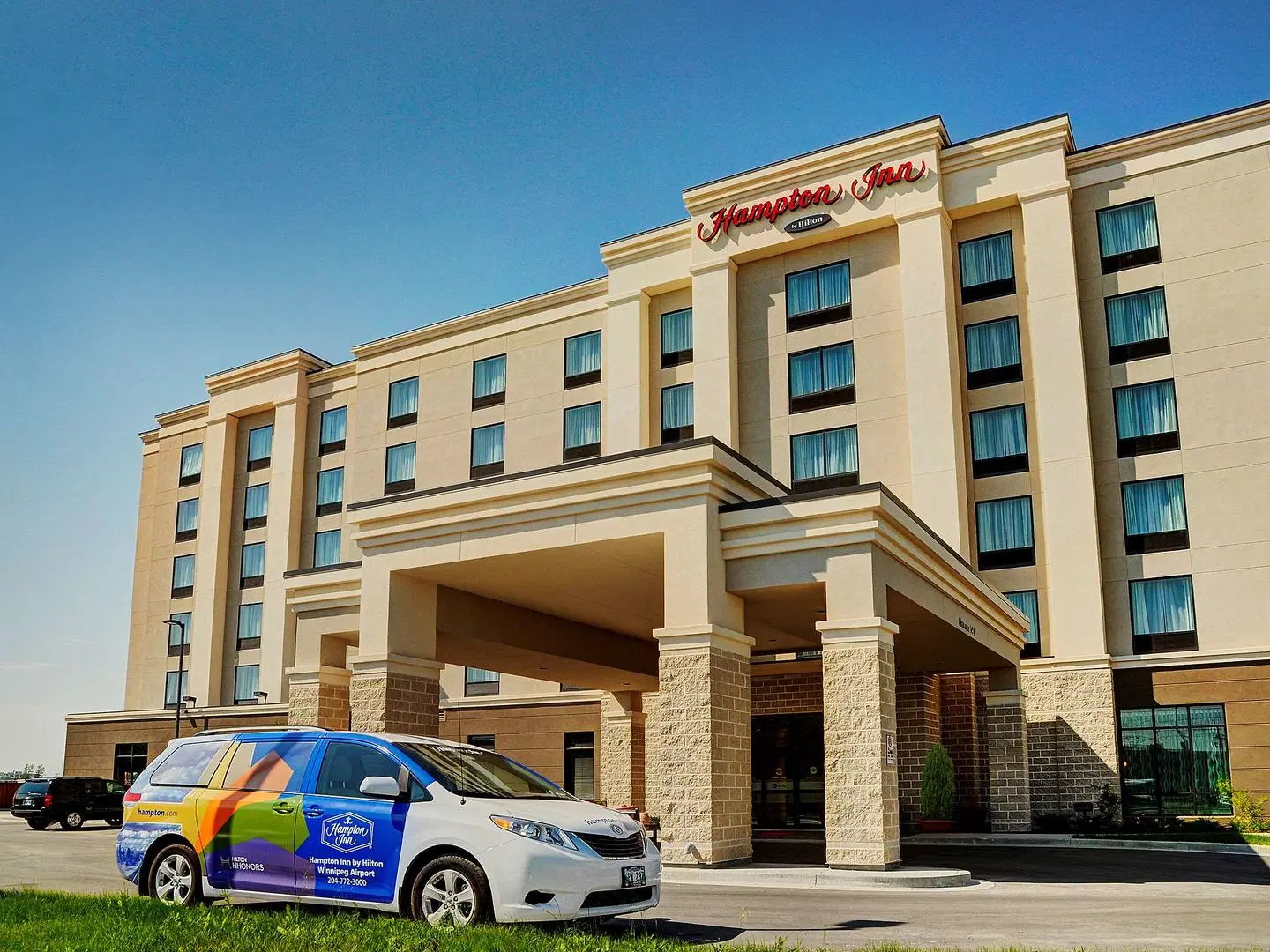 Hampton Inn by Hilton Winnipeg Airport/Polo Park EXTERIOR