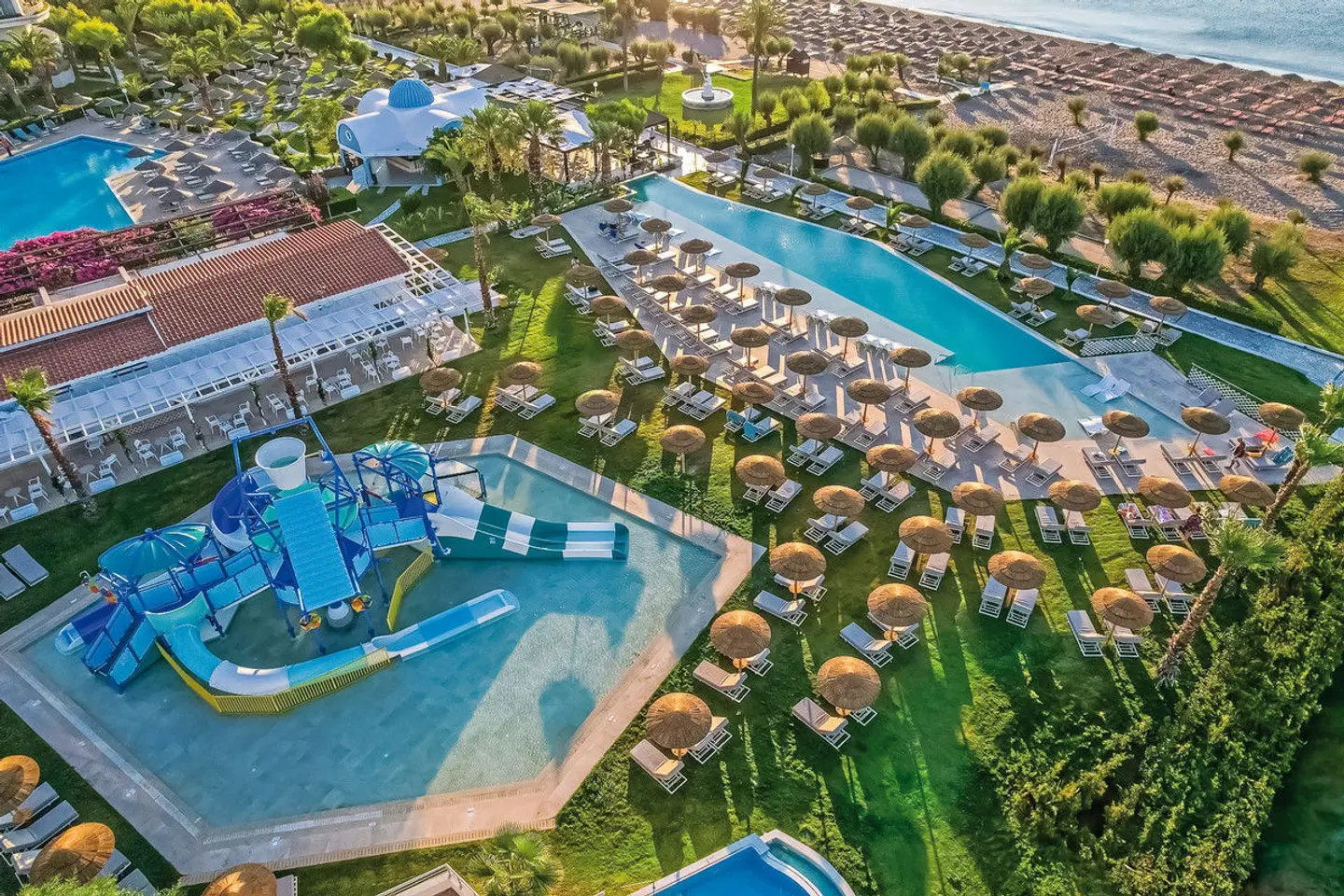 Pegasos Deluxe Beach Hotel OUTDOOR_POOL