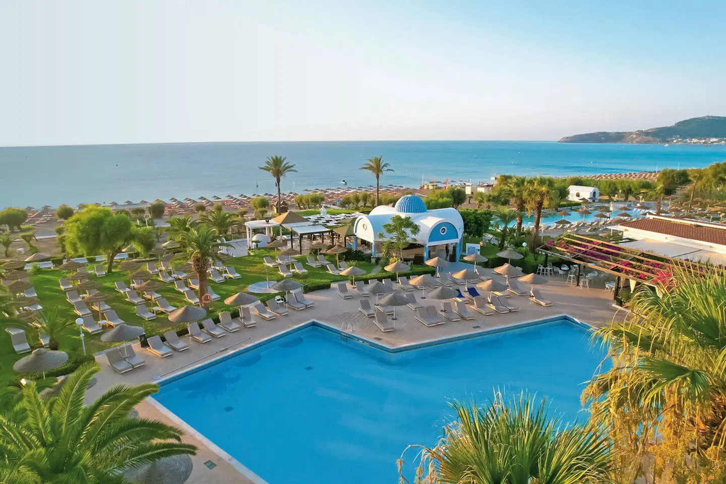 Pegasos Deluxe Beach Hotel OUTDOOR_POOL