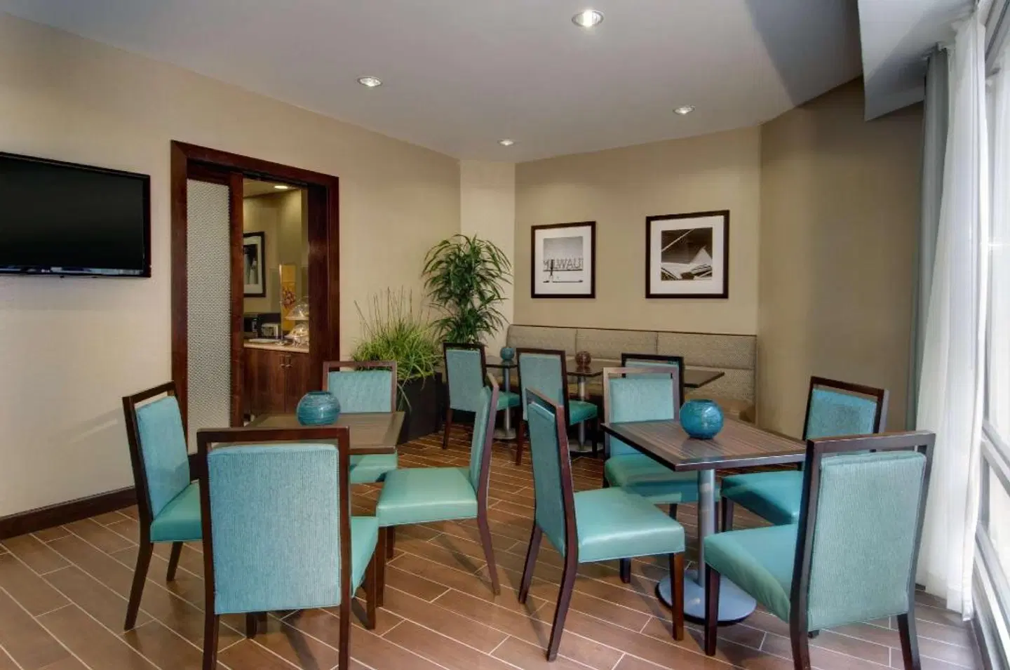 Hampton Inn & Suites Milwaukee Downtown LOUNGE_LOBBY