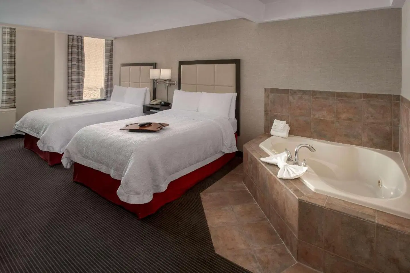 Hampton Inn & Suites Milwaukee Downtown ROOM_EXAMPLE