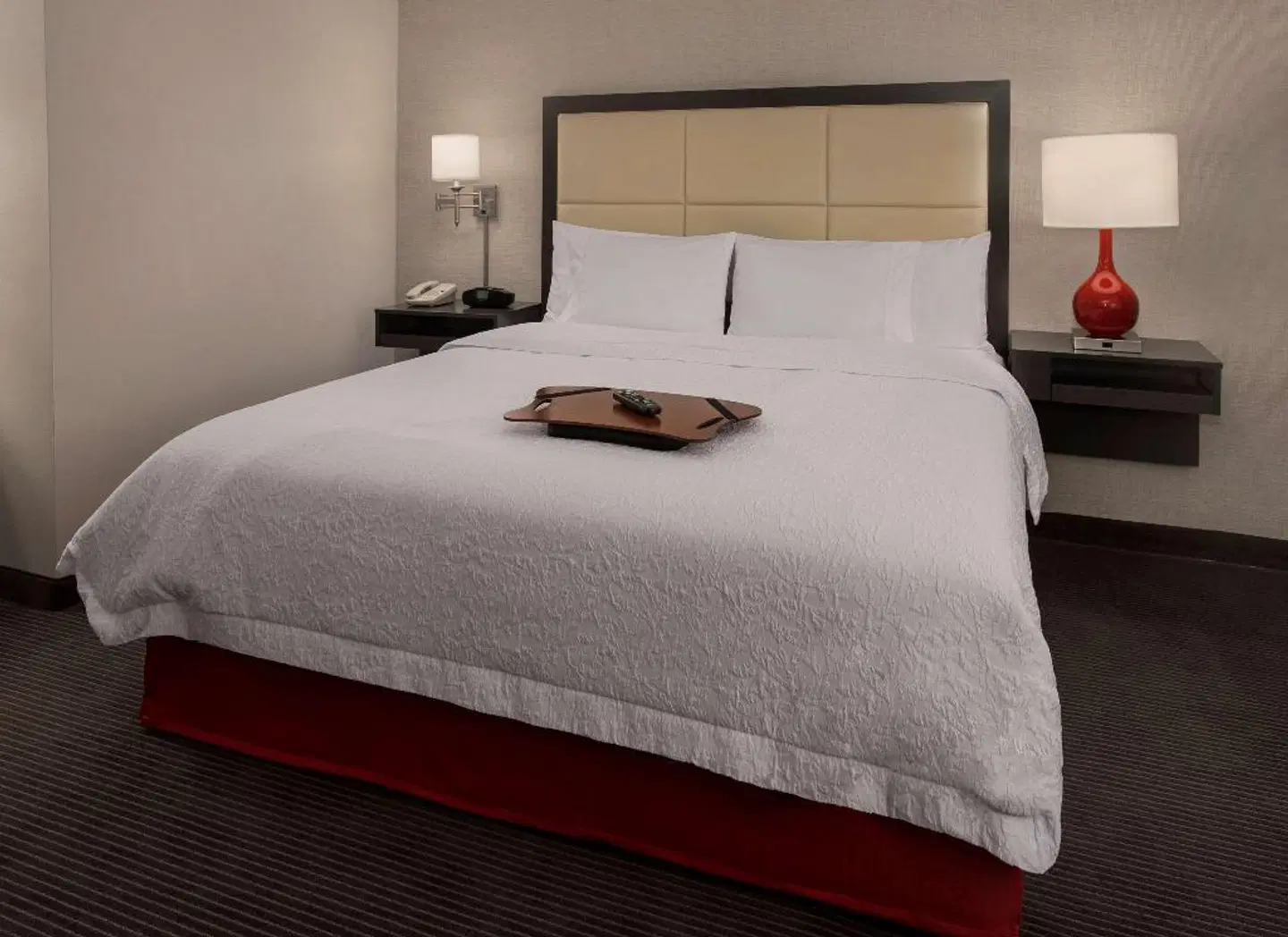 Hampton Inn & Suites Milwaukee Downtown ROOM_EXAMPLE