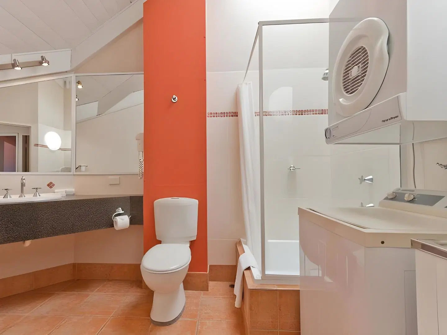 Shelly Beach Resort BATHROOM